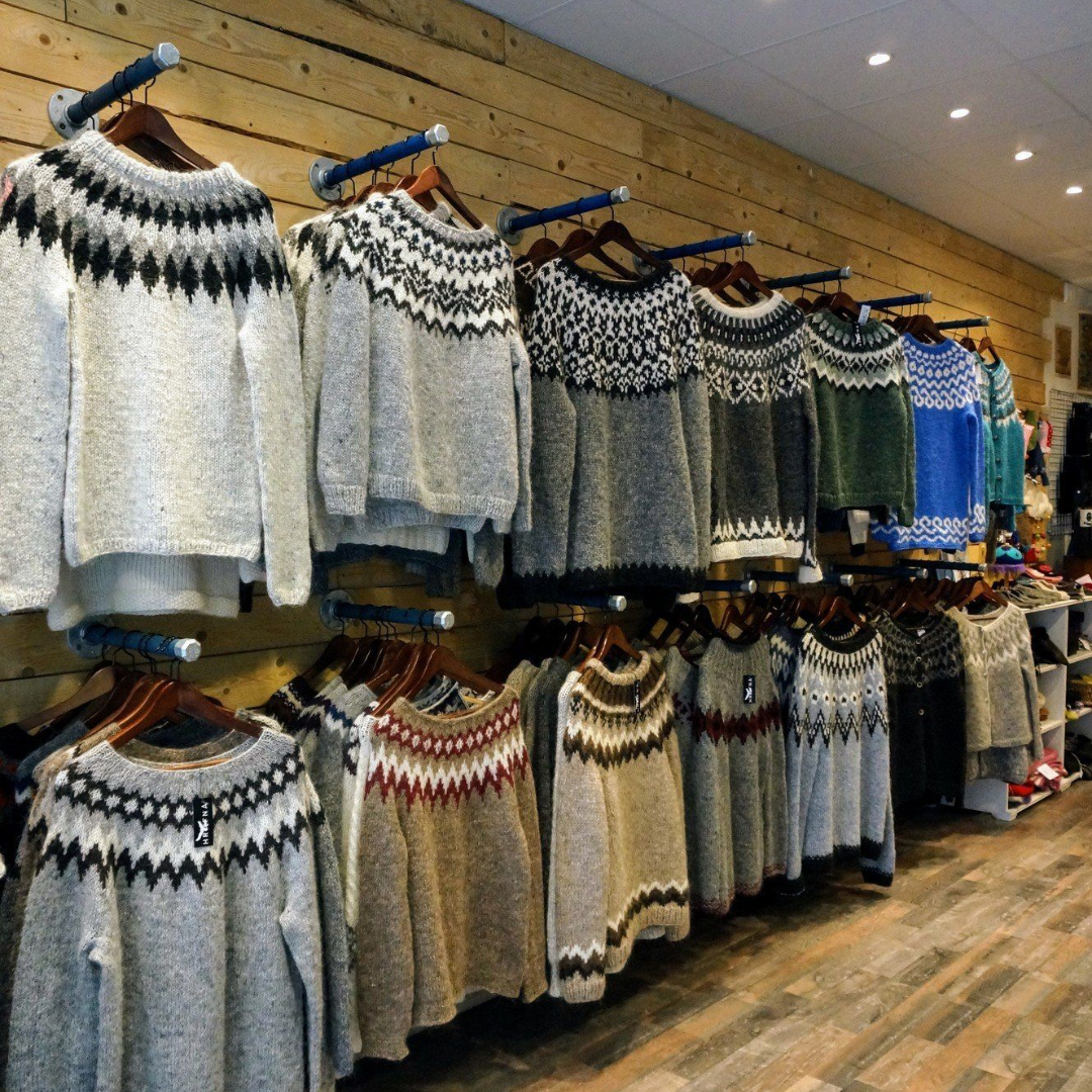 STRICKPULLOVER-RÄUMUNGSVERKAUF (70 % RABATT)