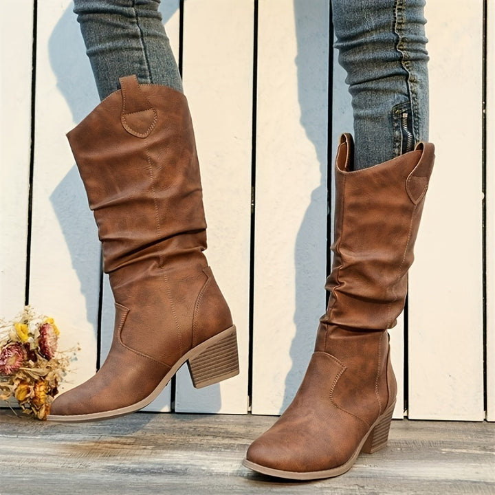 Aubree – Slip-On Stiefel mit Blockabsatz und spitzer Zehenpartie