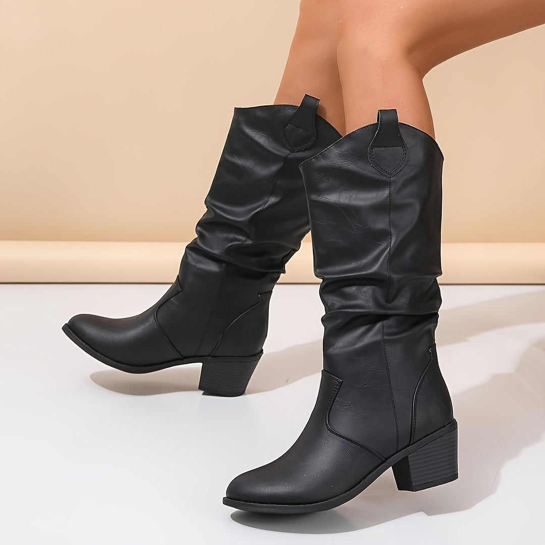 Aubree – Slip-On Stiefel mit Blockabsatz und spitzer Zehenpartie