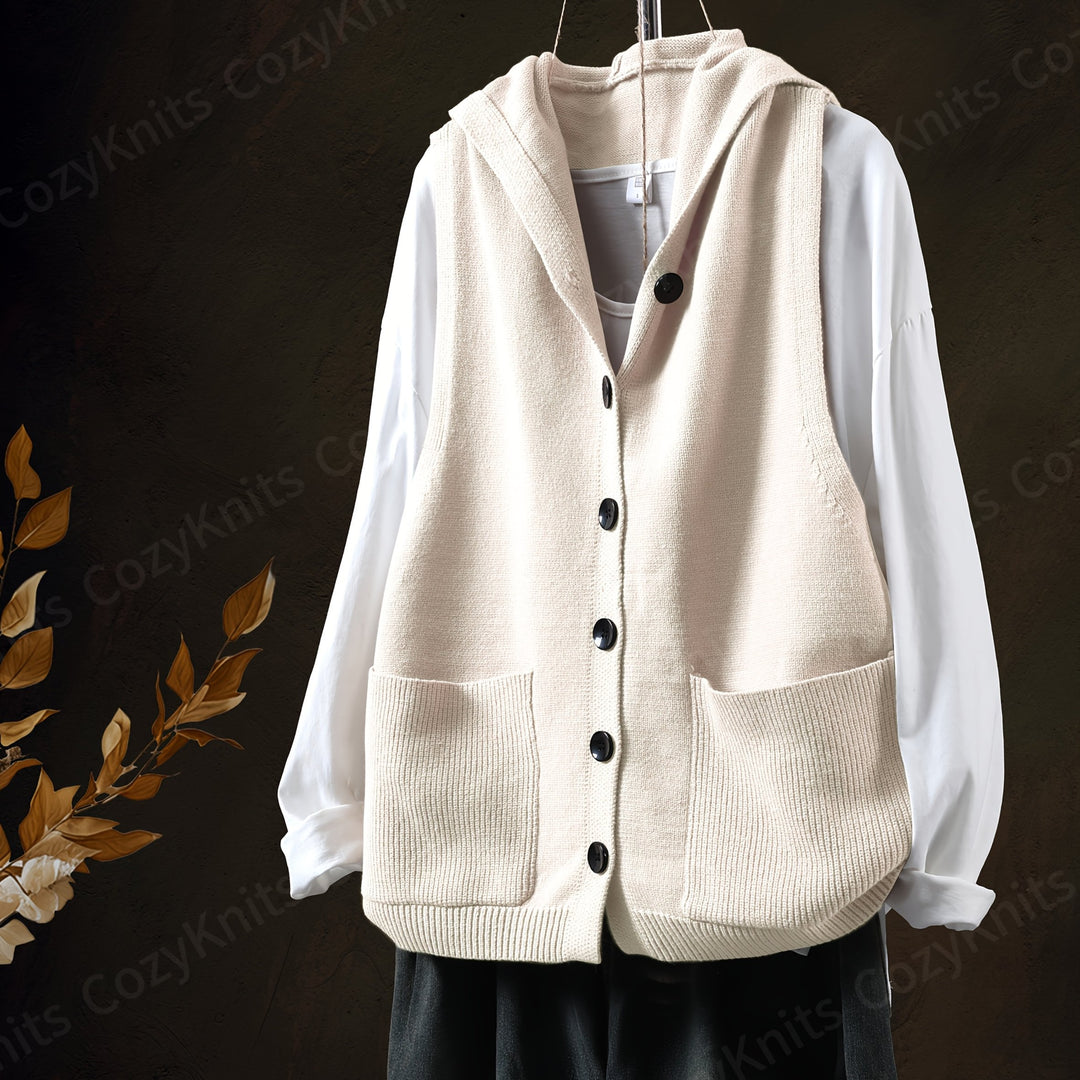 Tenzin – Ärmelloser Strick-Cardigan mit Kapuze, Knopfleiste & Taschen