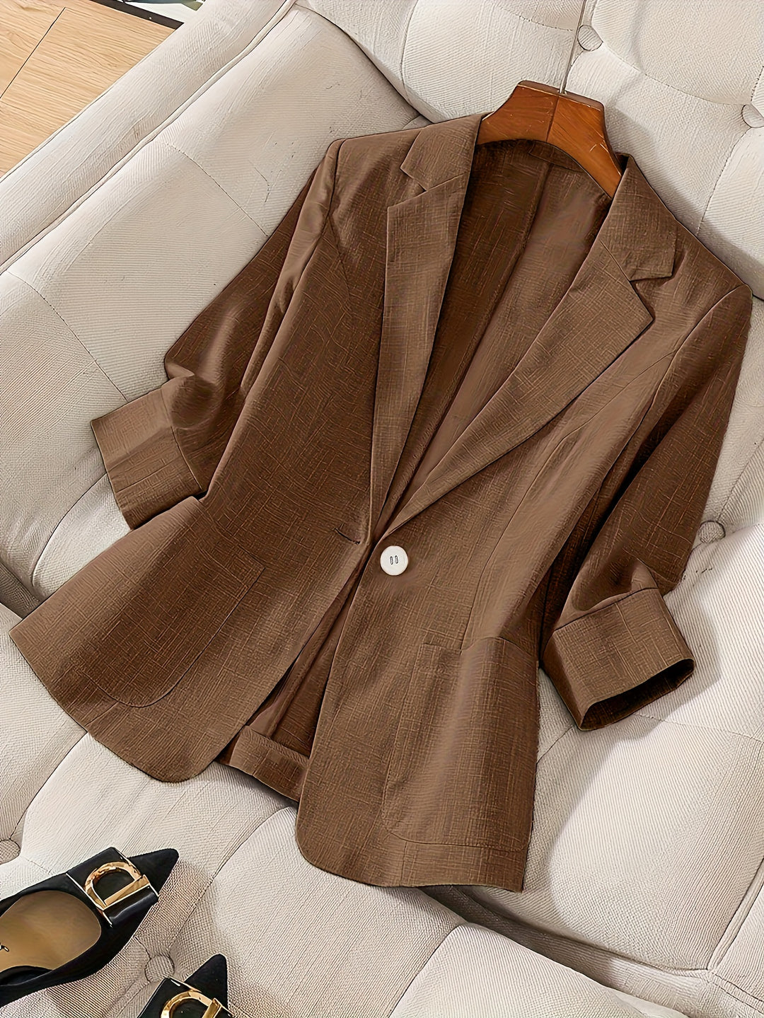 Letisha – Damen Leichter Beiger Blazer mit Reverskragen