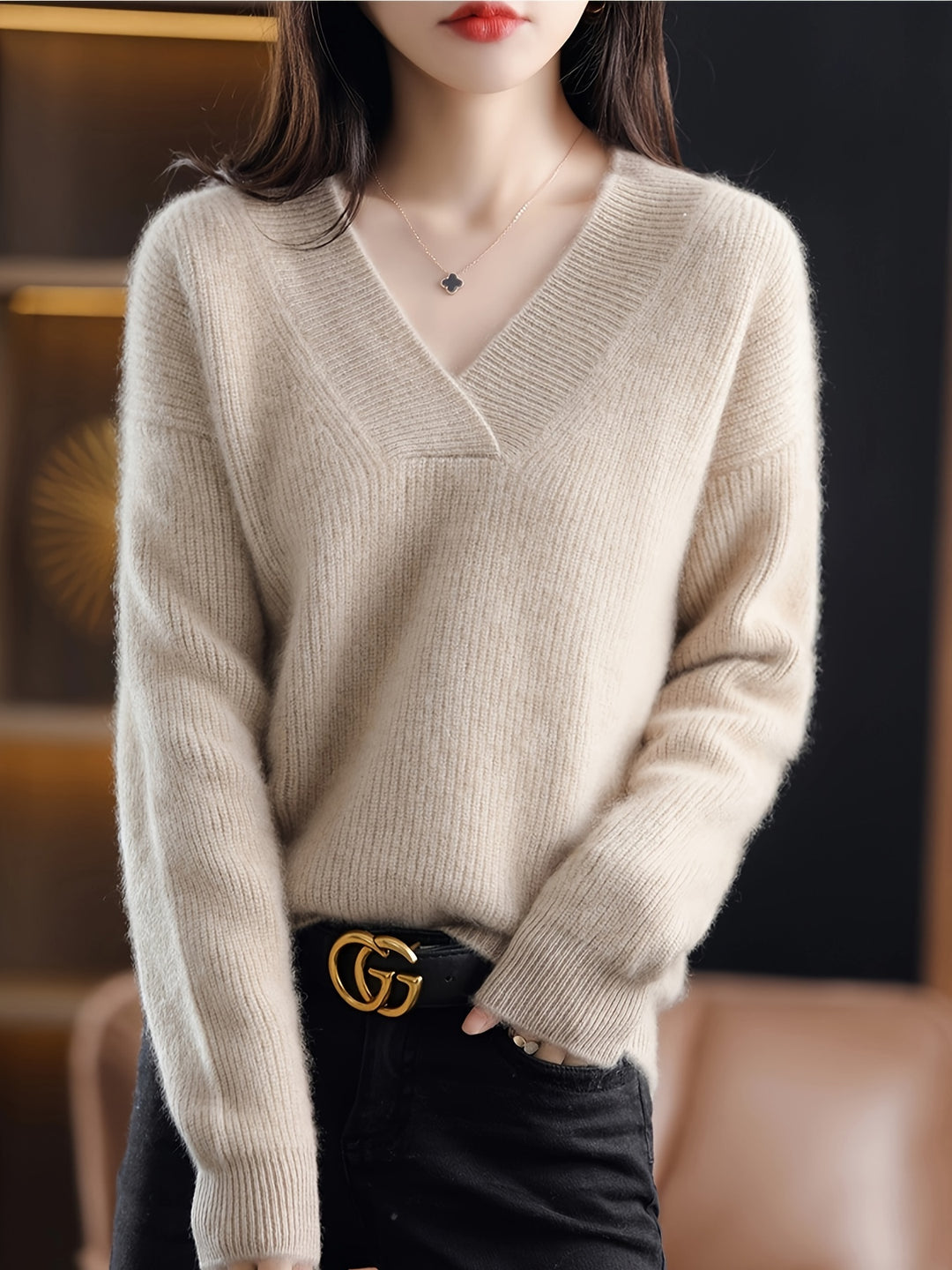 Amanda | Eleganter V-Ausschnitt-Pullover aus Strick