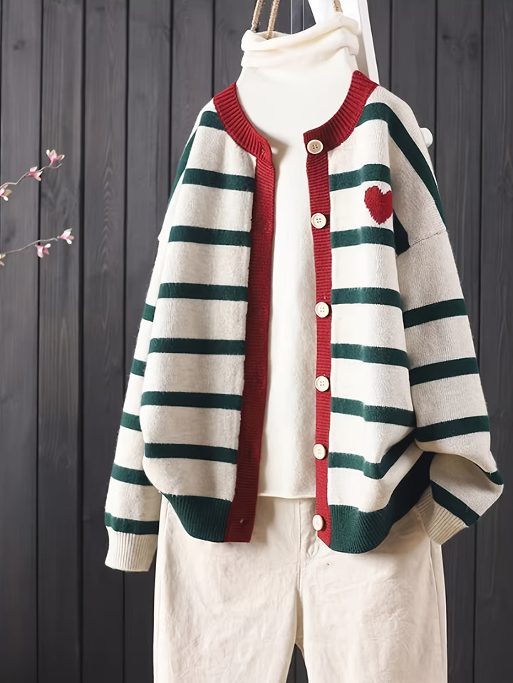 Isabel – Cardigan mit Herzmuster & Knopfleiste