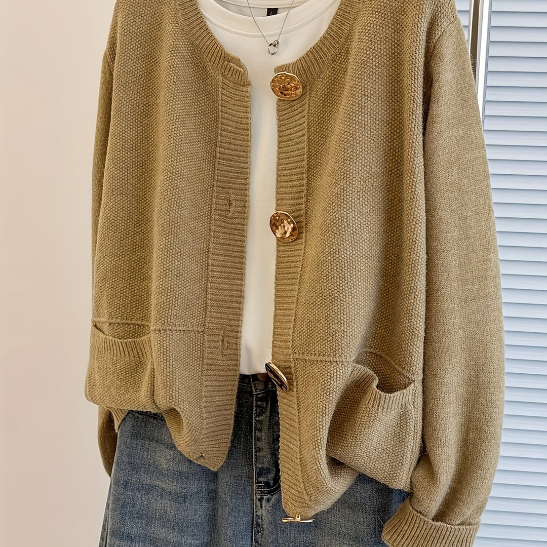 Samira – Damen Cardigan mit großen Knöpfen & Taschen in Beige