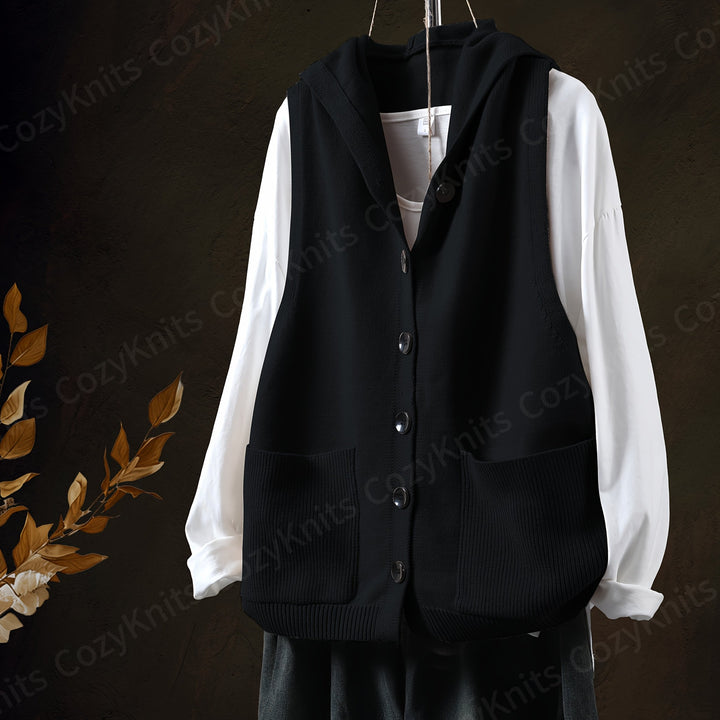 Tenzin – Ärmelloser Strick-Cardigan mit Kapuze, Knopfleiste & Taschen