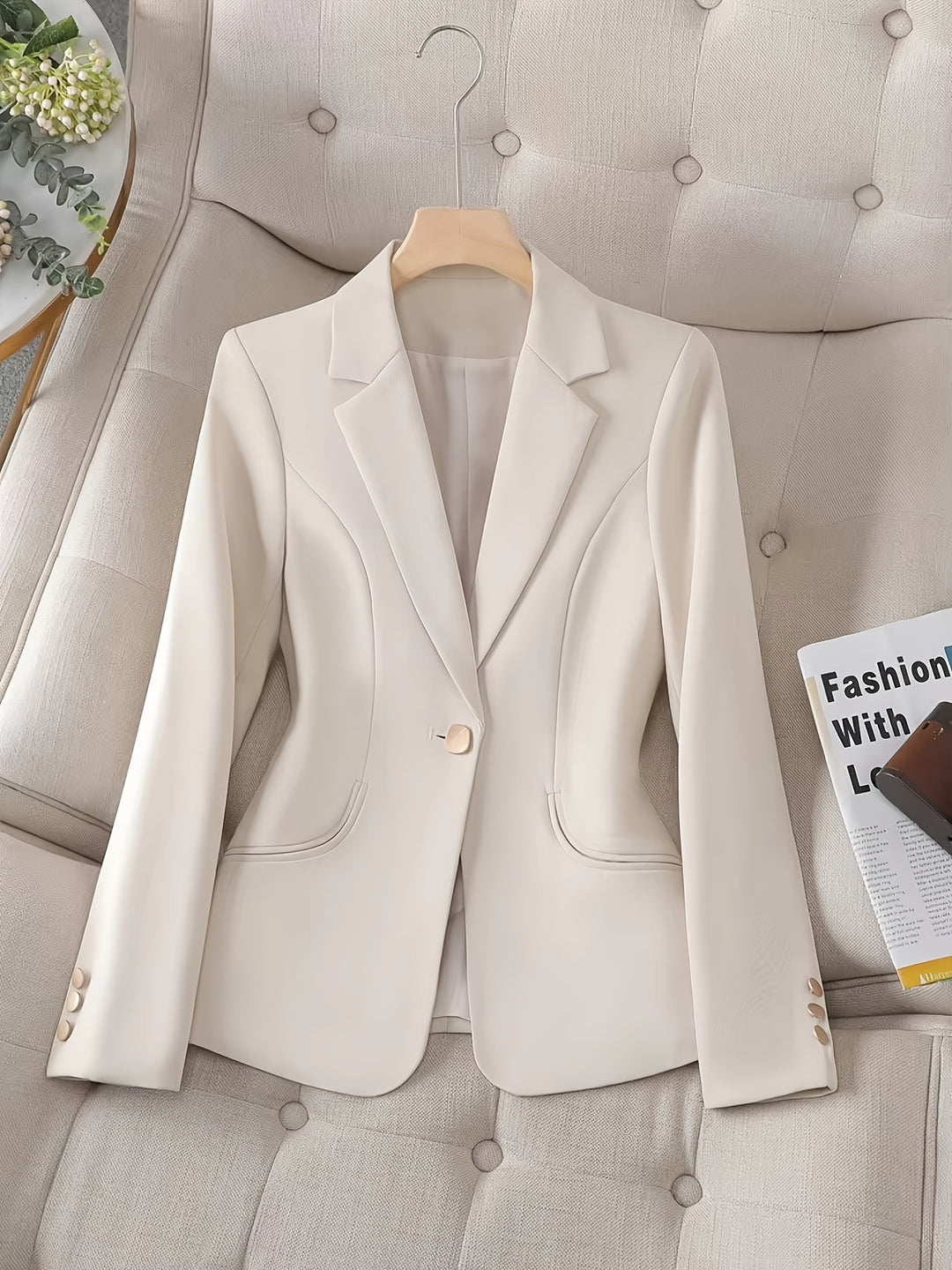 Cailin – einfarbige Damenjacke mit Knopfdetails und langen Ärmeln