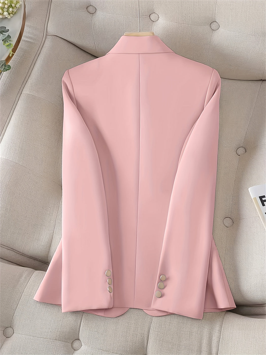 Cailin – einfarbige Damenjacke mit Knopfdetails und langen Ärmeln