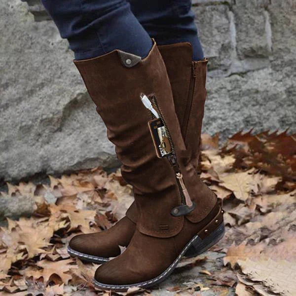Kirsten – Kniehohe Vintage-Stiefel mit Reissverschlusstasche und klobigem Nietenabsatz (Ausverkauf 2024)