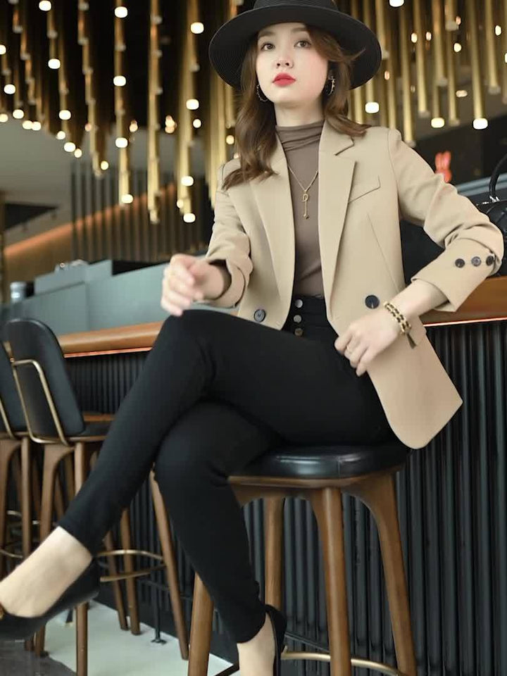 Linnea – Eleganter Blazer mit Reverskragen und Knopfleiste