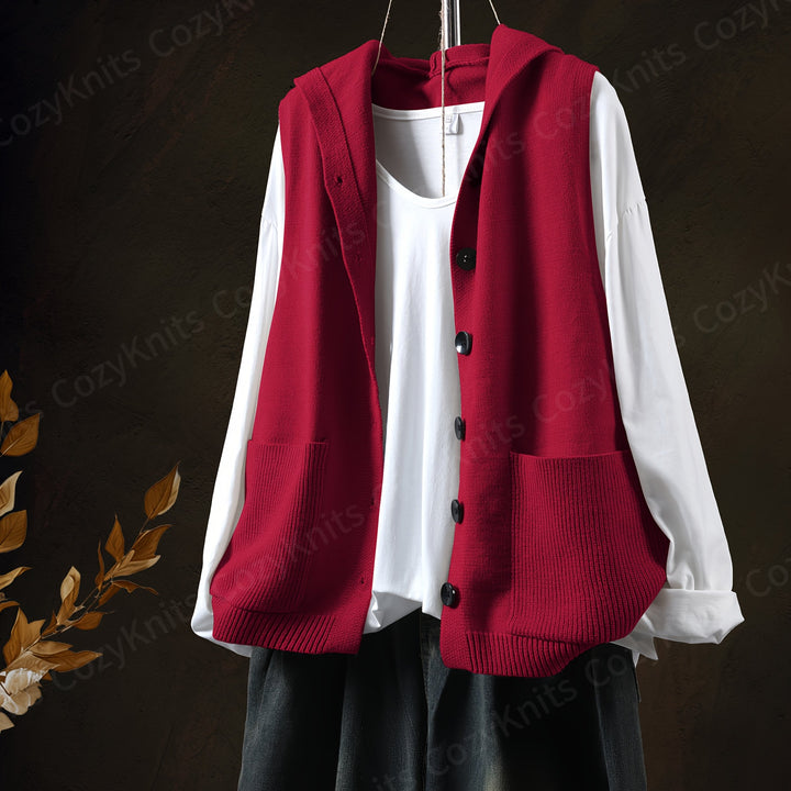 Tenzin – Ärmelloser Strick-Cardigan mit Kapuze, Knopfleiste & Taschen