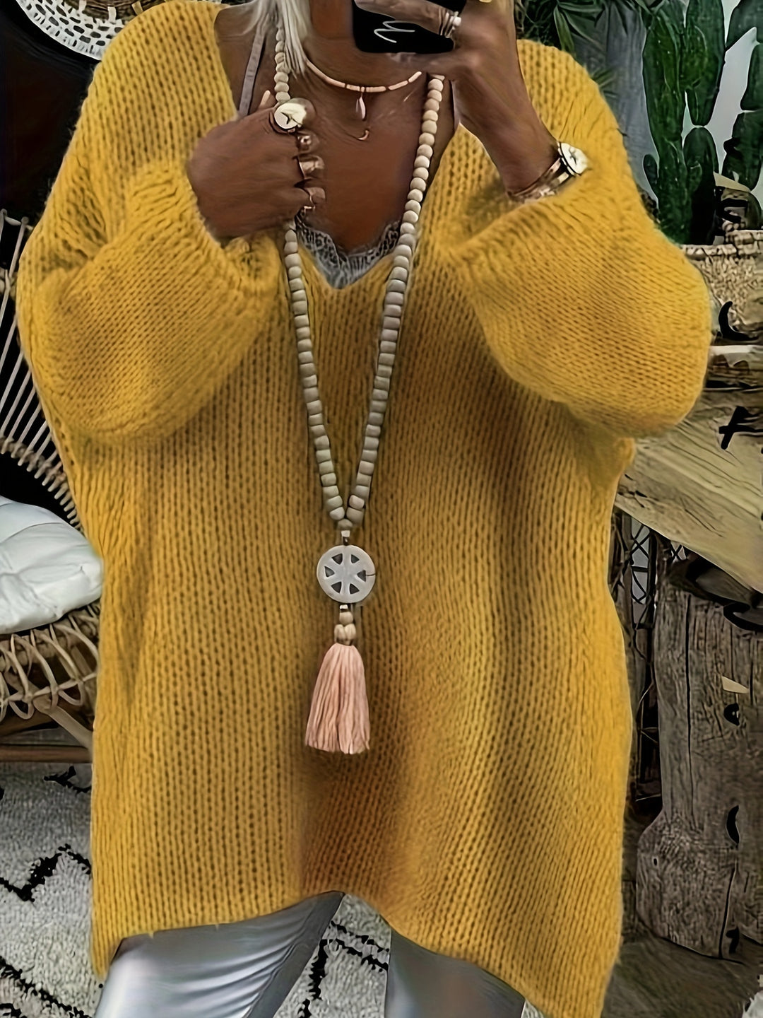 Adriana – Plus-Size Top mit V-Ausschnitt & Häkel-Details