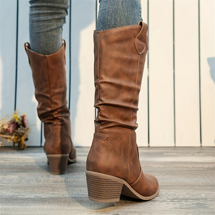 Aubree – Slip-On Stiefel mit Blockabsatz und spitzer Zehenpartie