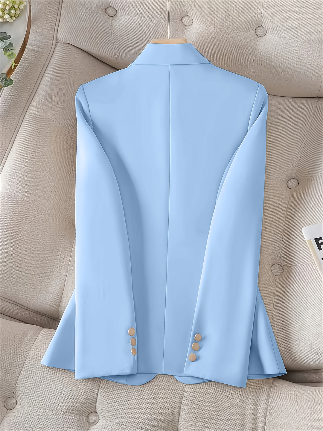 Cailin – einfarbige Damenjacke mit Knopfdetails und langen Ärmeln