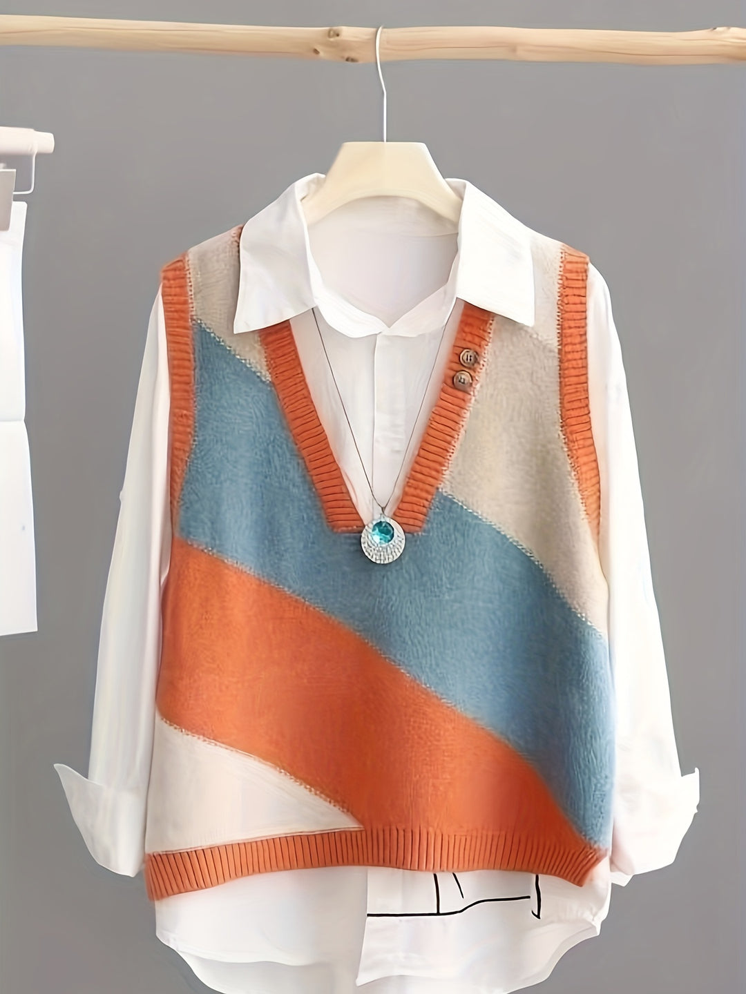Iva – Vintage Strickweste mit Farbblock & V-Ausschnitt