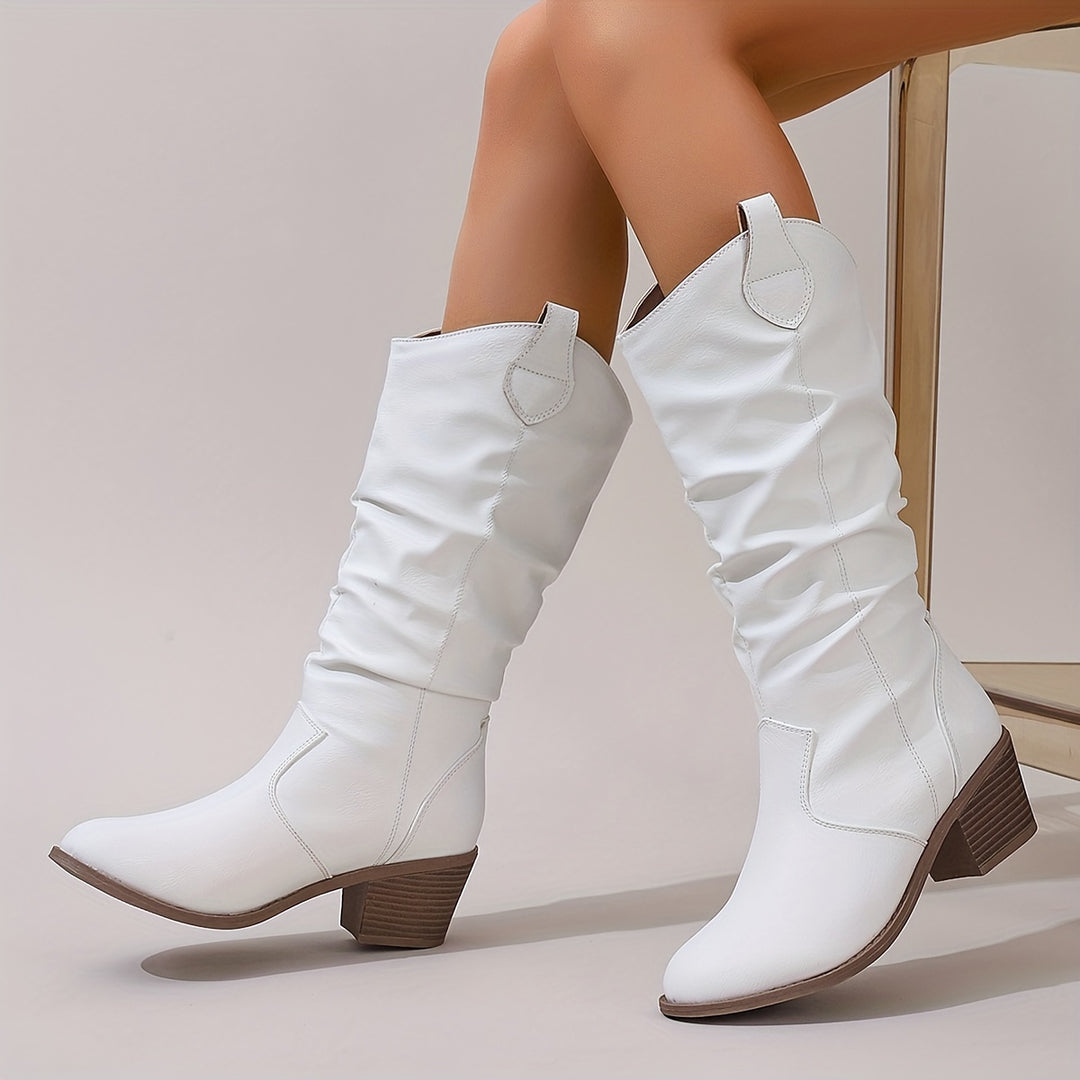 Aubree – Slip-On Stiefel mit Blockabsatz und spitzer Zehenpartie