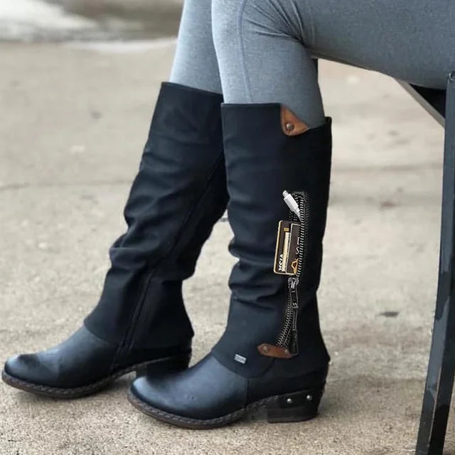 Kirsten – Kniehohe Vintage-Stiefel mit Reissverschlusstasche und klobigem Nietenabsatz (Ausverkauf 2024)