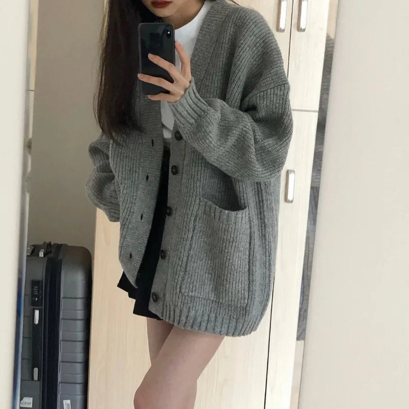 Megara – Lässige Strickjacke mit V-Ausschnitt