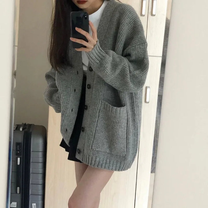 Megara – Lässige Strickjacke mit V-Ausschnitt