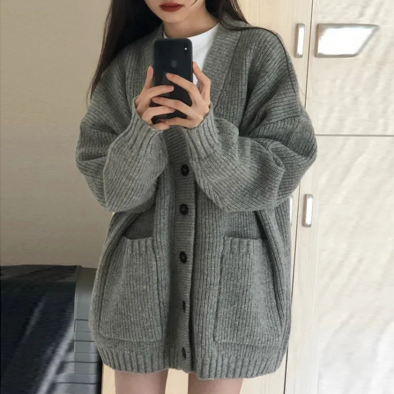 Megara – Lässige Strickjacke mit V-Ausschnitt