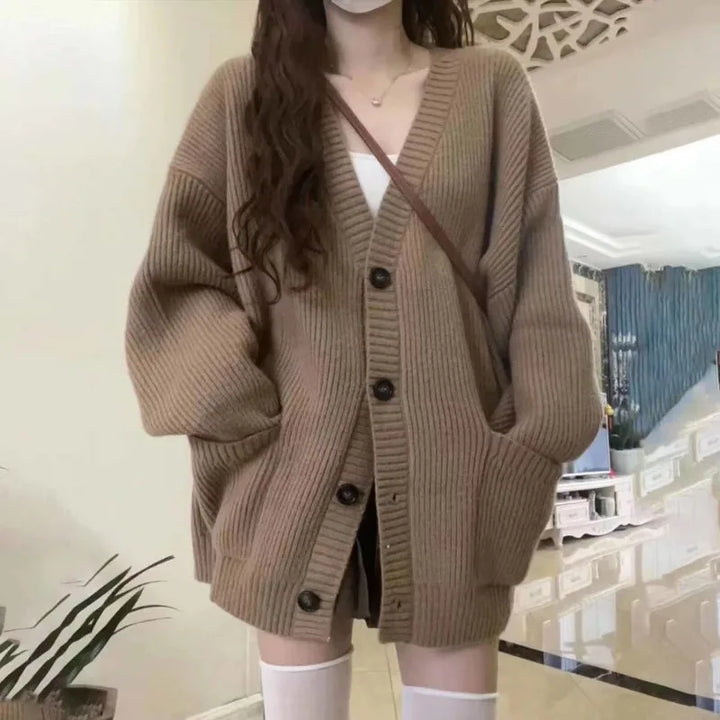 Megara – Lässige Strickjacke mit V-Ausschnitt