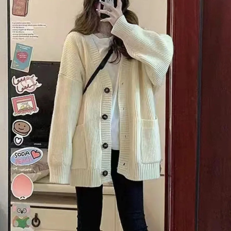 Megara – Lässige Strickjacke mit V-Ausschnitt