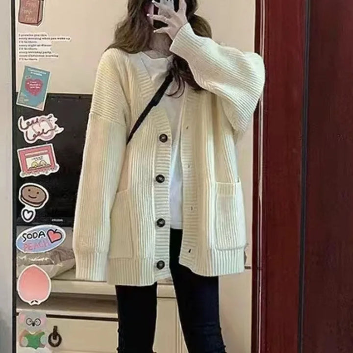 Megara – Lässige Strickjacke mit V-Ausschnitt