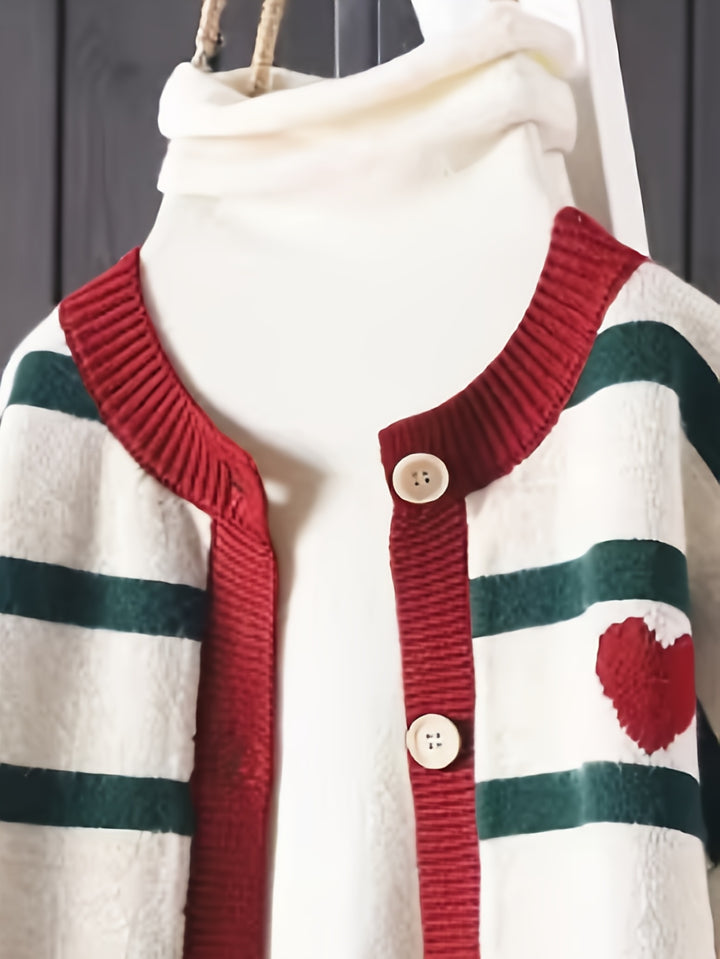 Isabel – Cardigan mit Herzmuster & Knopfleiste