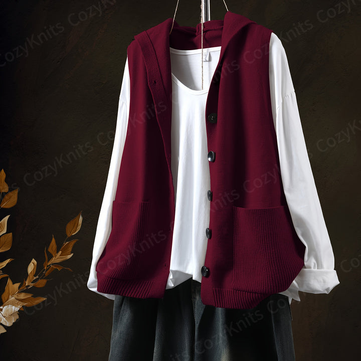 Tenzin – Ärmelloser Strick-Cardigan mit Kapuze, Knopfleiste & Taschen