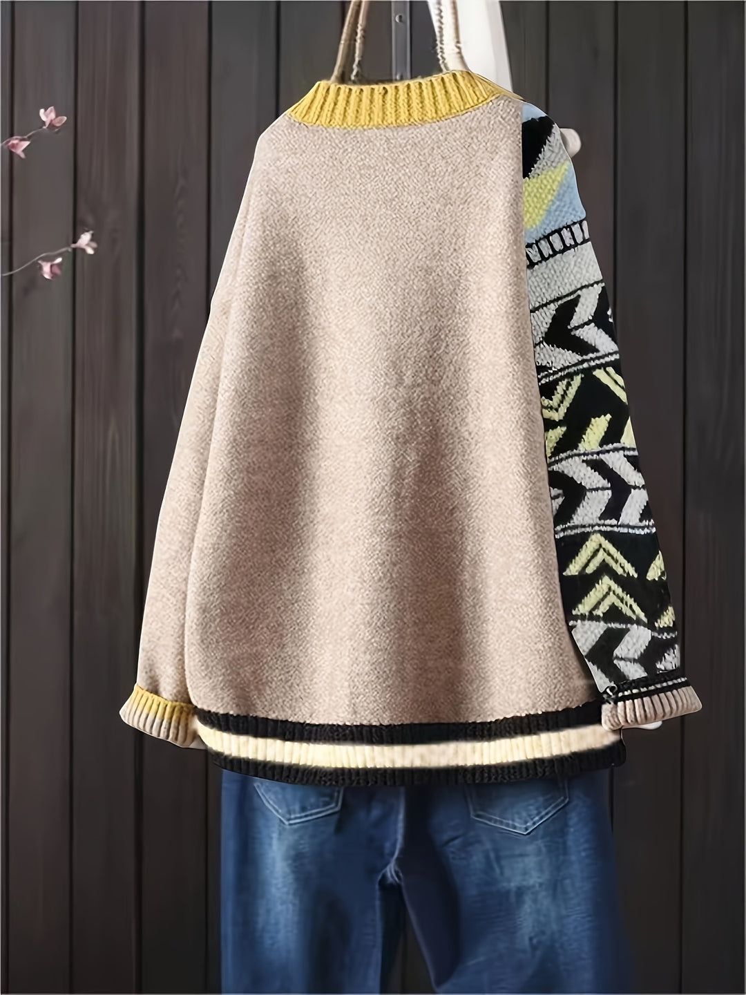 Viola – Stylischer V-Ausschnitt-Cardigan mit Muster