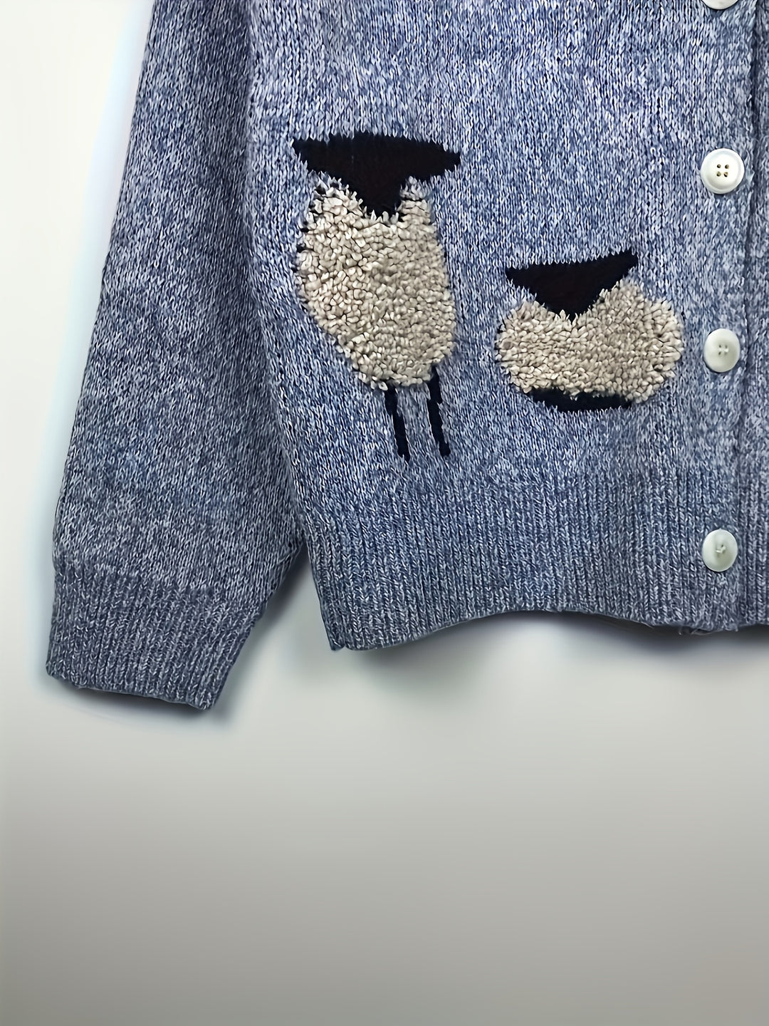 Malaya – Damen V-Ausschnitt-Cardigan mit Schafmuster und Knopfleiste