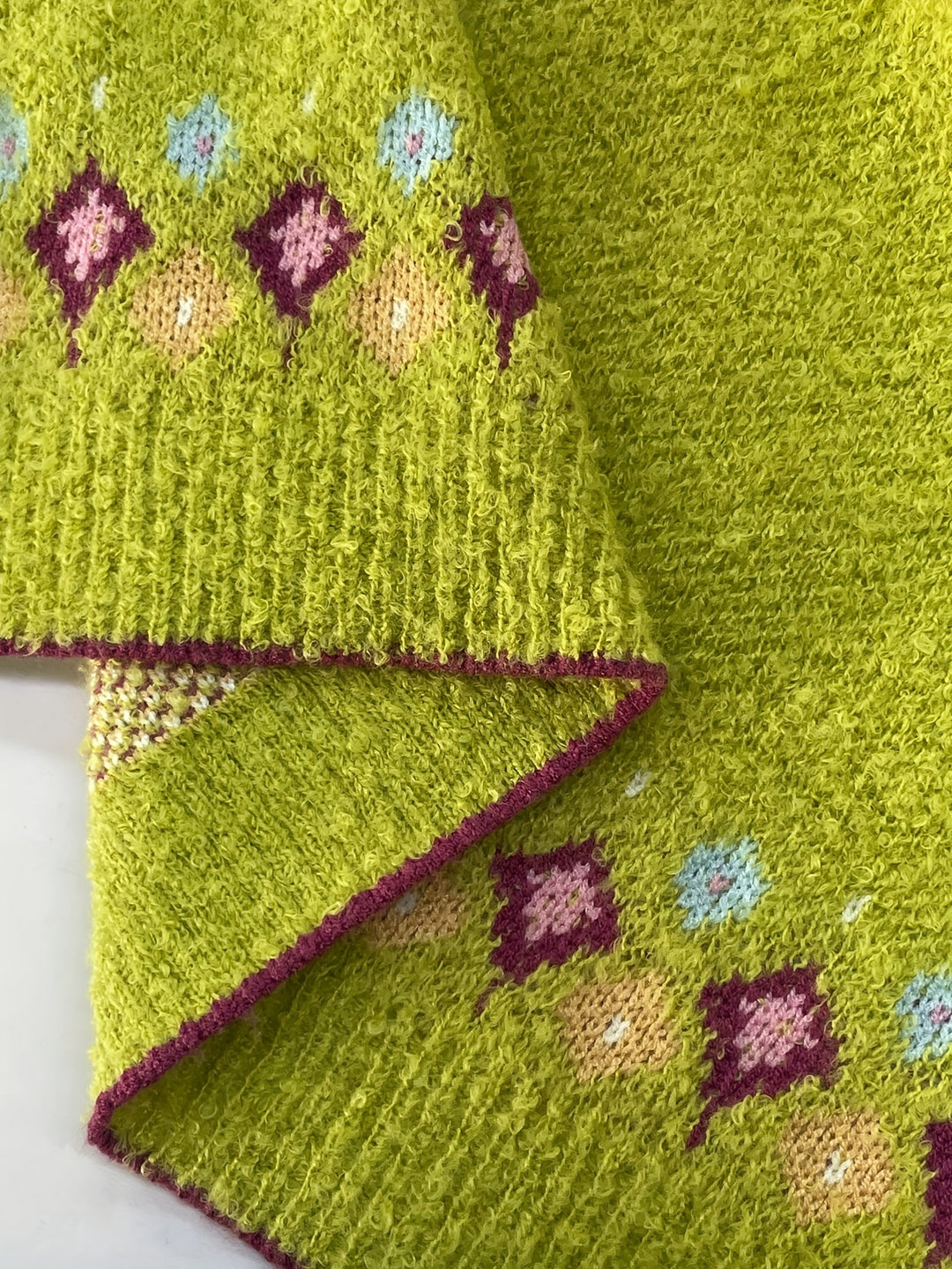 Geneva – Damen V-Ausschnitt-Cardigan mit geometrischem Fair-Isle-Muster