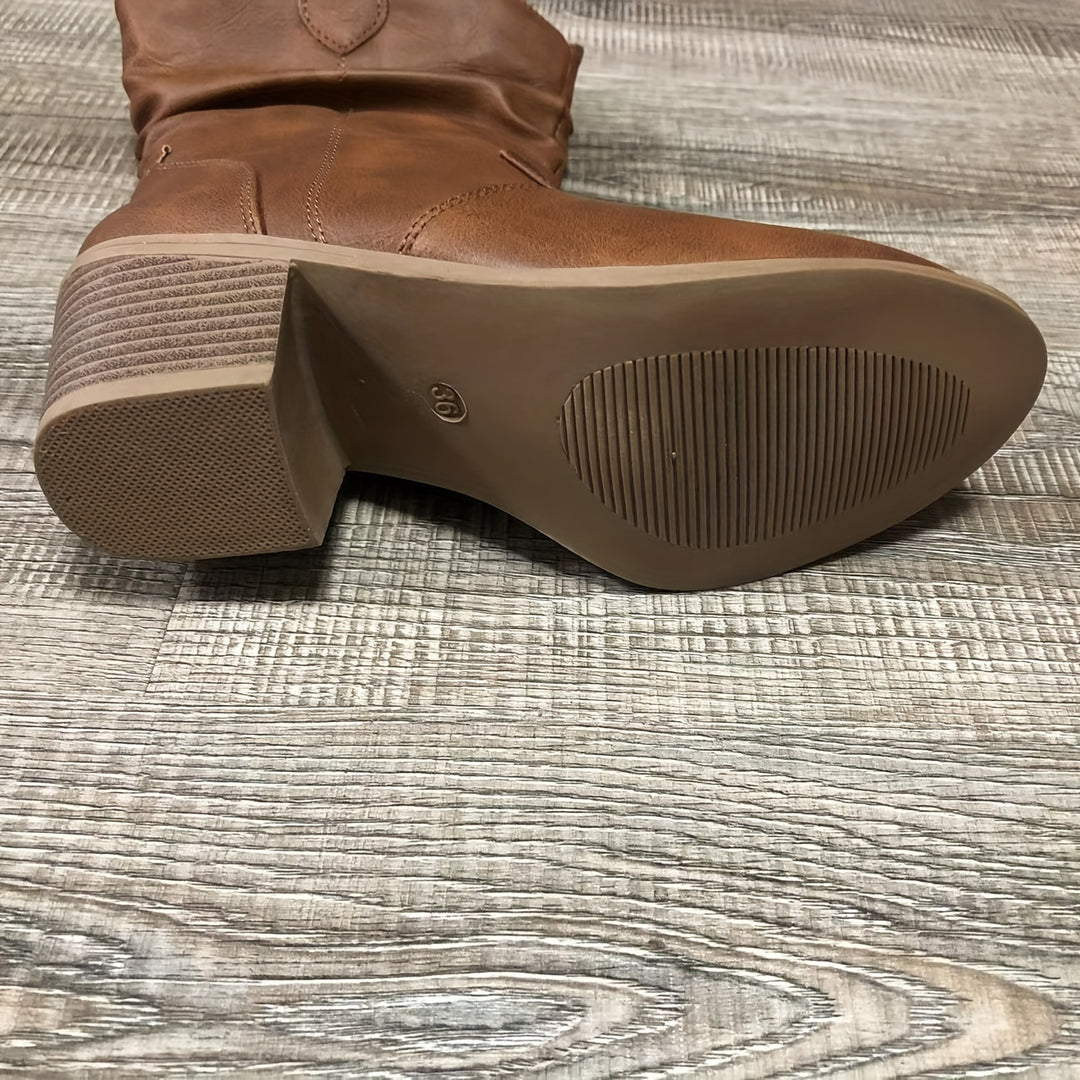 Aubree – Slip-On Stiefel mit Blockabsatz und spitzer Zehenpartie