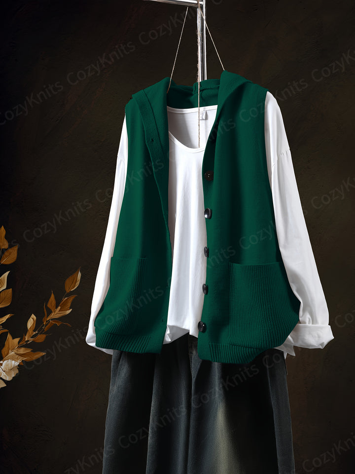 Tenzin – Ärmelloser Strick-Cardigan mit Kapuze, Knopfleiste & Taschen